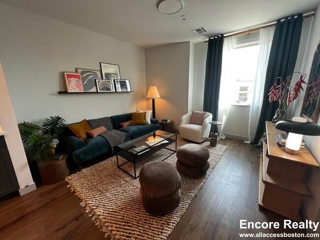 Foto del edificio - 80 Rugg Rd