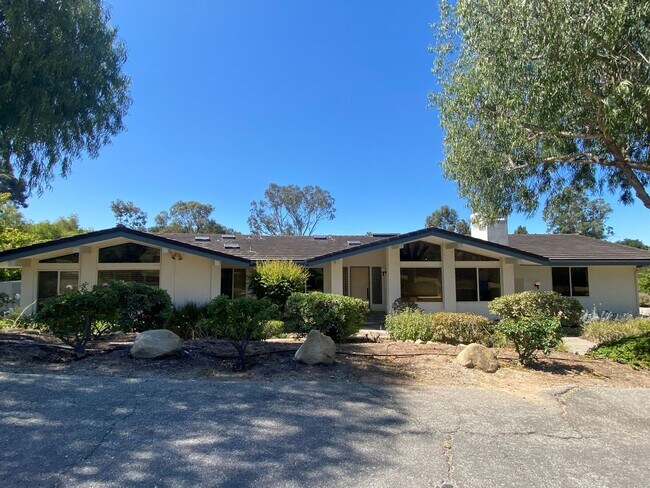 Building Photo - Well-Appointed Home in Desirable Mountain View School District