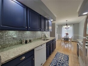 Building Photo - 22 Essex Ct