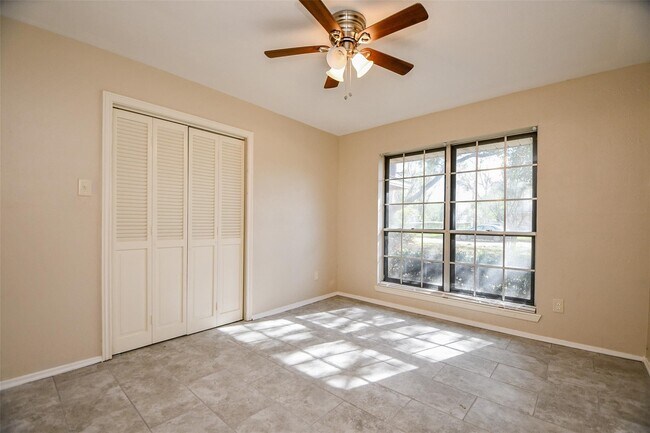 Foto del edificio - 5810 Fontenelle Dr