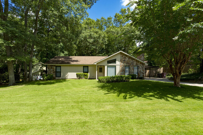 Building Photo - 4300 Bridgecrest Dr