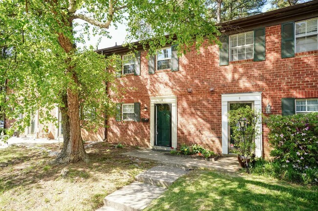 Foto del edificio - Fully Renovated 2BR Townhome-Style Condo – Available Now!