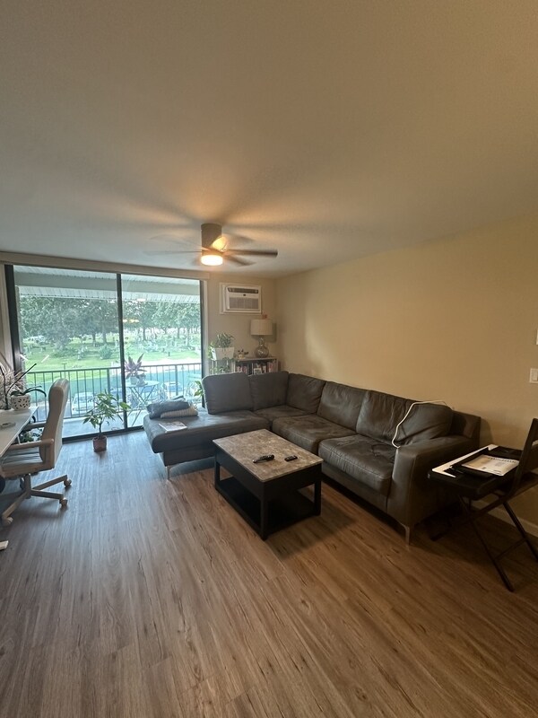 Foto principal - 466A Liberty St