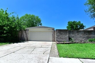 Building Photo - 16222 Queensdale Dr