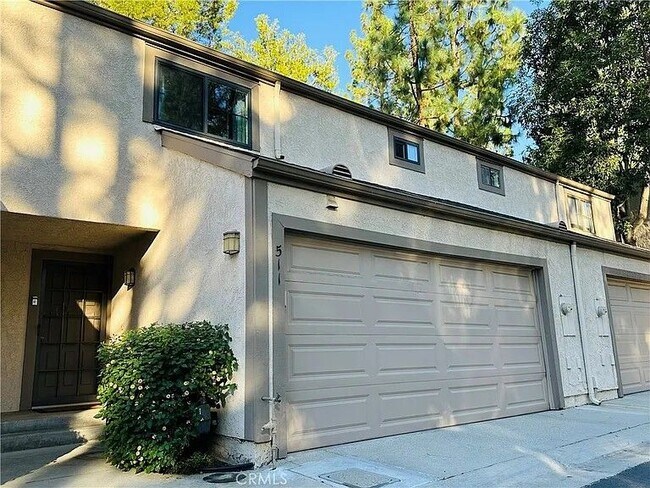 Foto del edificio - 511 Lazy Creek Cir