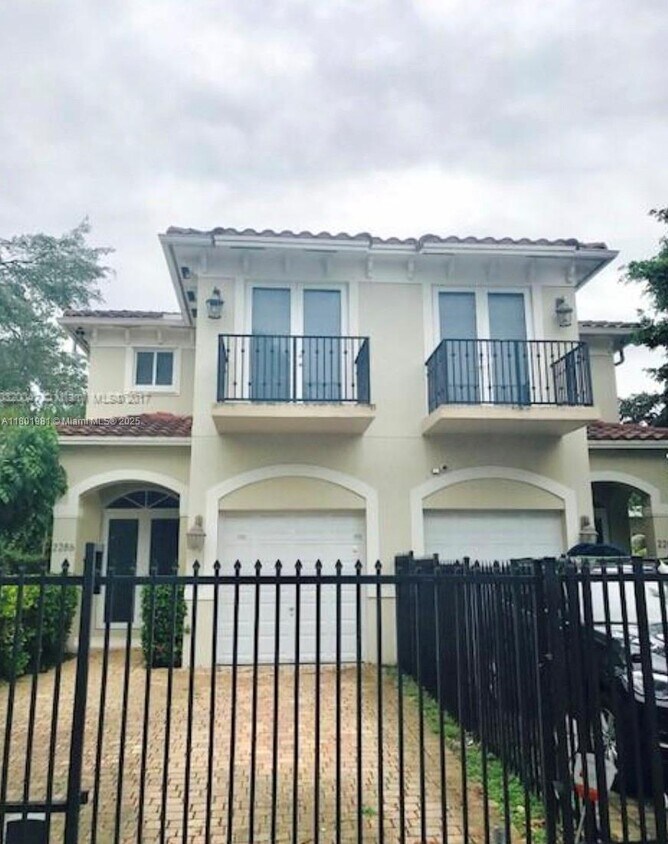 Foto principal - 2286 SW 16th Ct