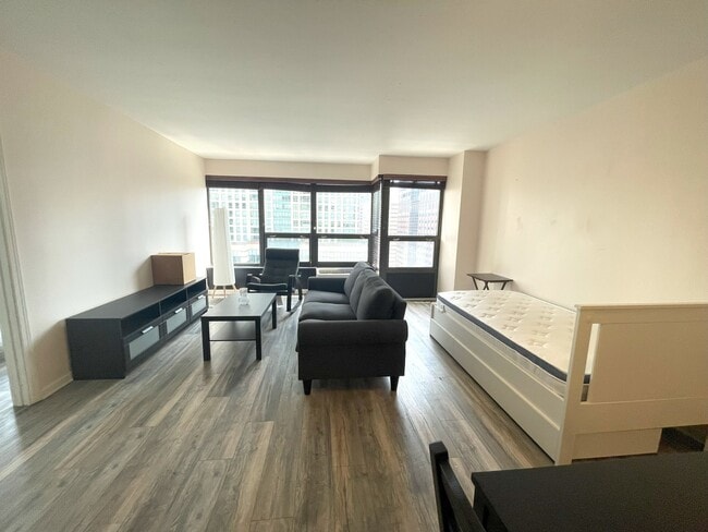 Building Photo - 30 E Huron St