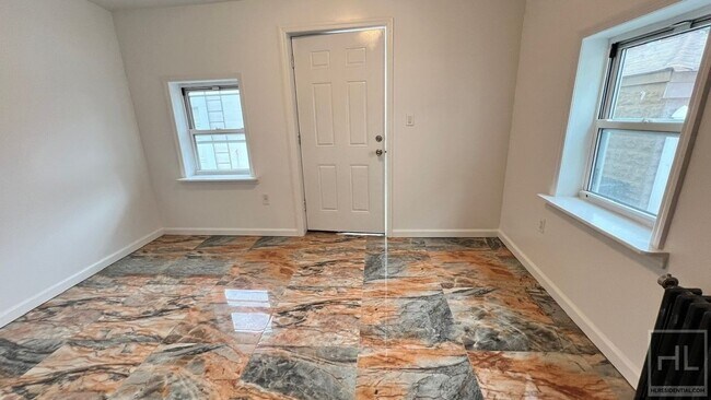 Foto del edificio - 718 E 39th St