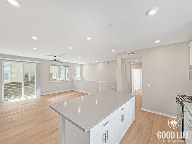 Building Photo - Stunning 2B/2BA Townhome in Mira Mesa for Rent!