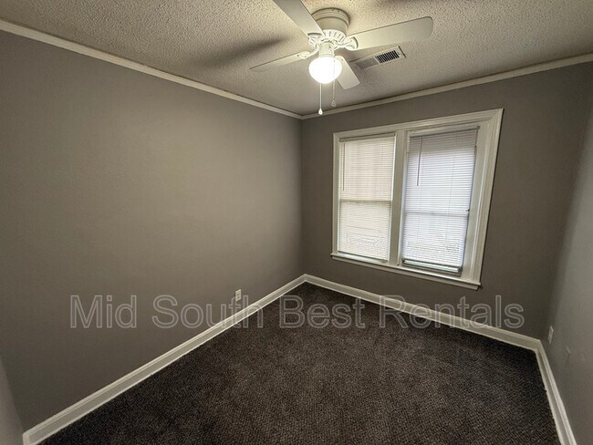 Foto del edificio - 3588 Bowen Ave