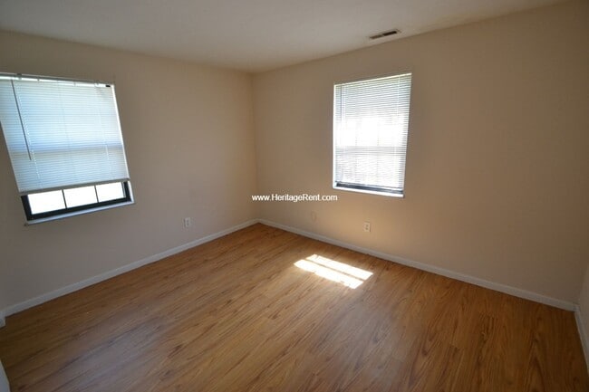 Building Photo - Affordable 1st floor Reading Condo with Pool