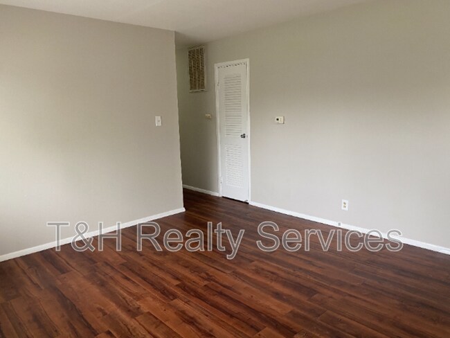 Foto del edificio - 4817 Leone Dr