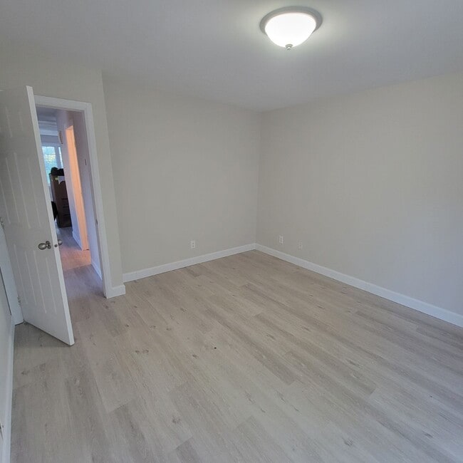 Building Photo - 430 Yves St