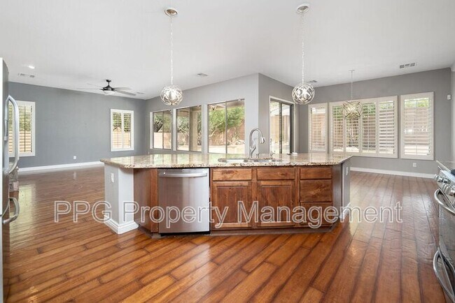 Building Photo - 1748 W Aloe Vera Dr