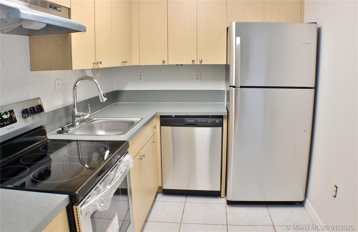 Primary Photo - 437 SW 7th St