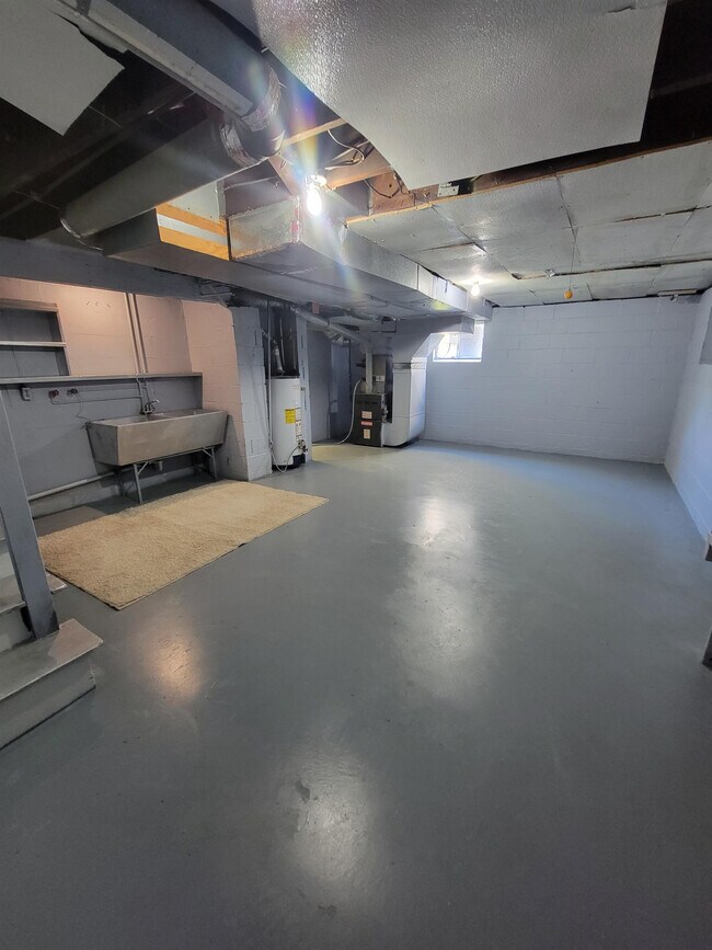 Building Photo - 114 3rd Ave SW