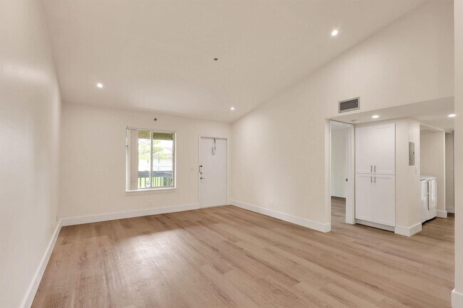 Foto del edificio - 6299 Chasewood Dr