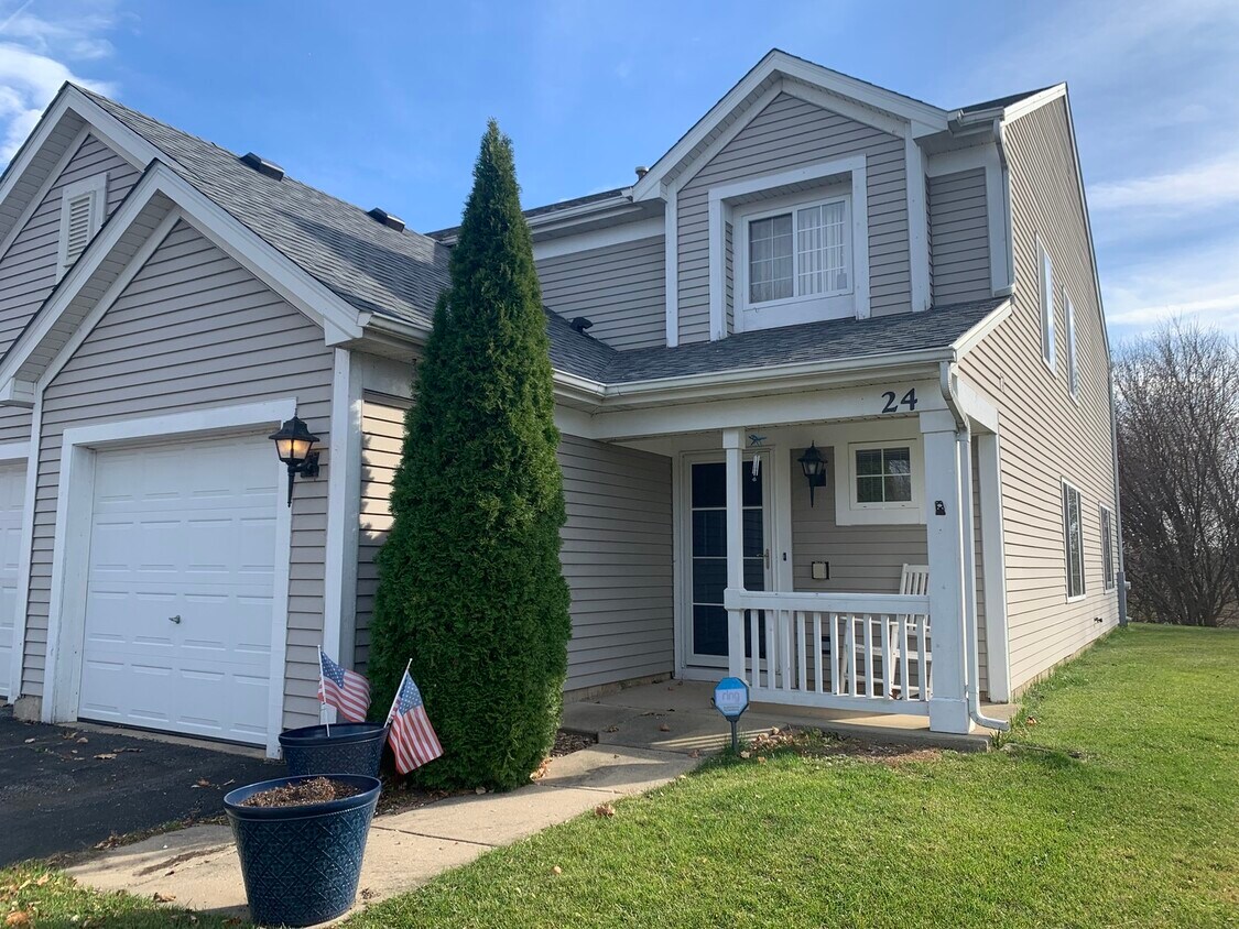 24 Ronan Ct, Lake in the Hills, IL 60156 Townhome Rentals in Lake in