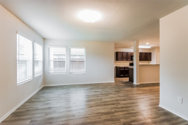 Foto del edificio - 17470 Linthorne St