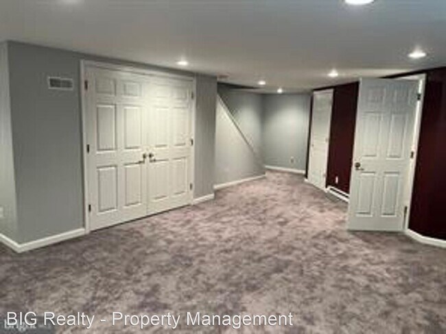 Building Photo - 2 br, 2.5 bath House - 522 Bassett Ln