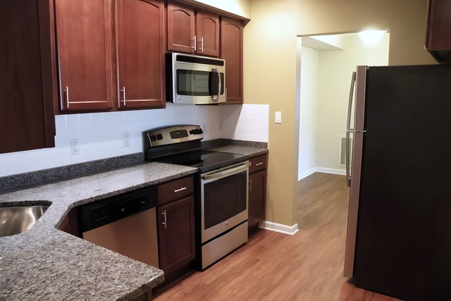 Building Photo - Village Green