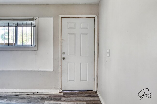 Building Photo - 11546 Chalmers St
