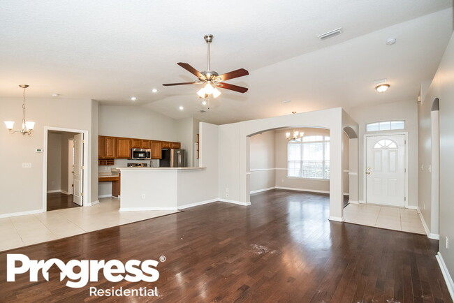 Building Photo - 9720 Cedar Ridge Dr W