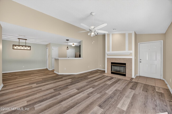 Building Photo - 13727 Richmond Park Dr N