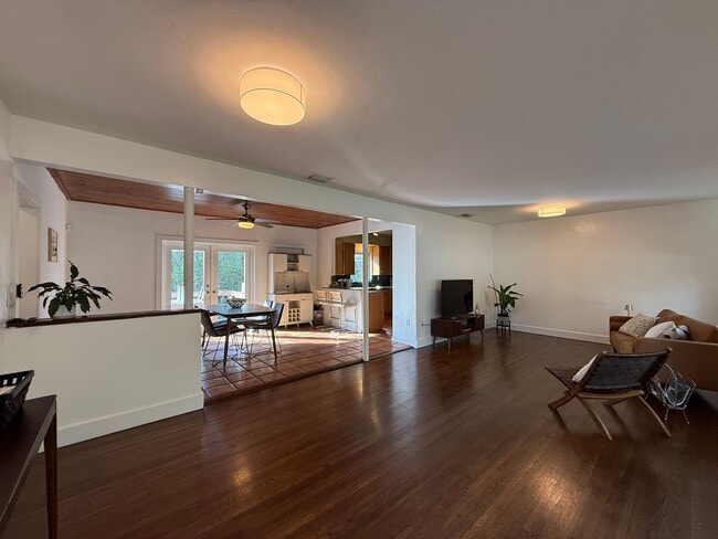 Photo - 2728 Kirk St House