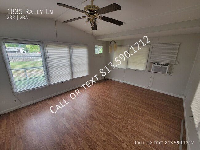 Foto del edificio - Updated Holiday Mobile Home