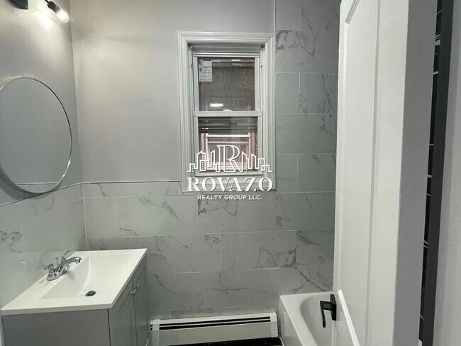 Building Photo - 721 Highland Ave- 4 bedroom in Newark