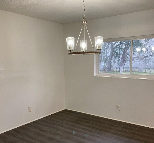 Foto del edificio - 1727 Lonnie Rd