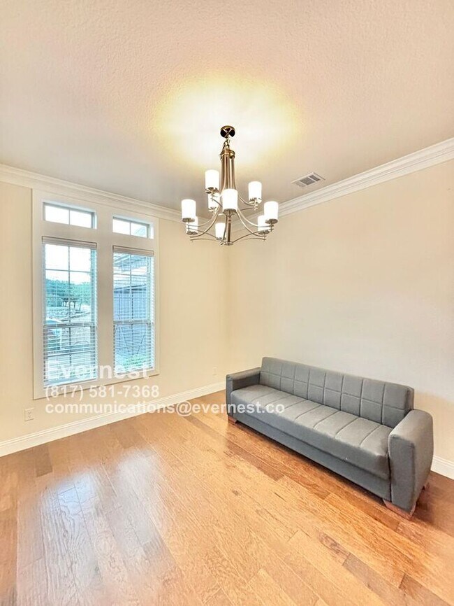Building Photo - Gorgeous 5-Bedroom Home with Modern Comfor...