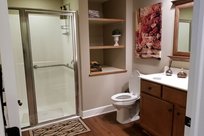 Foto del edificio - Hardwood Manor - Senior 55+