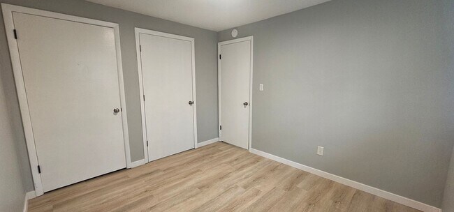 Building Photo - 2076 N Bilbrey Ln