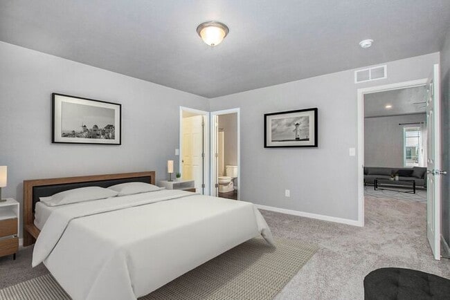 Building Photo - 3984 Diamondview Dr