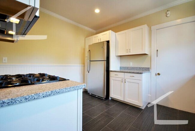 Building Photo - 4 Bedroom