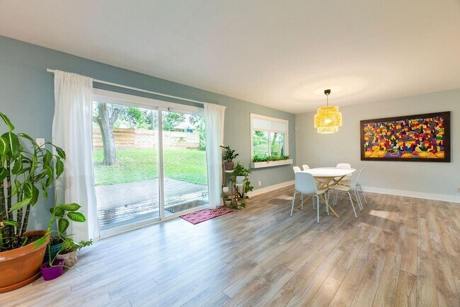 Foto del edificio - 4715 Carsonhill Dr