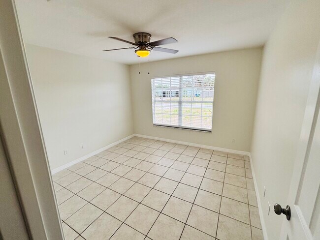 Foto del edificio - 492 Del Monte Rd