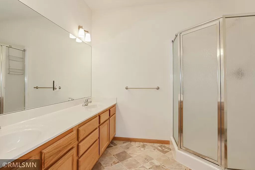 Foto principal - 1345 Echo Lake Ct