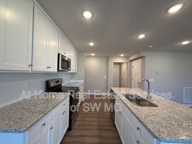 Foto del edificio - 1000 S Rimes Ave