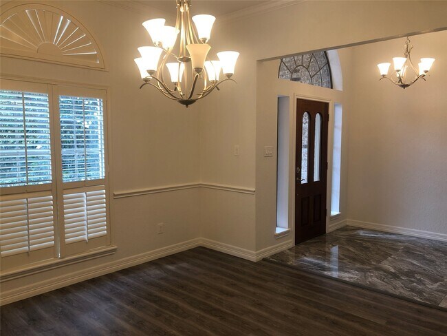 Foto del edificio - 135 Lakeside Dr