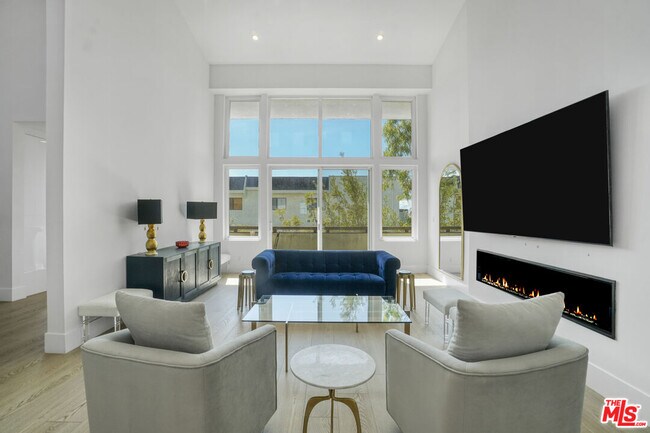 Foto del edificio - 1277 S Beverly Glen Blvd