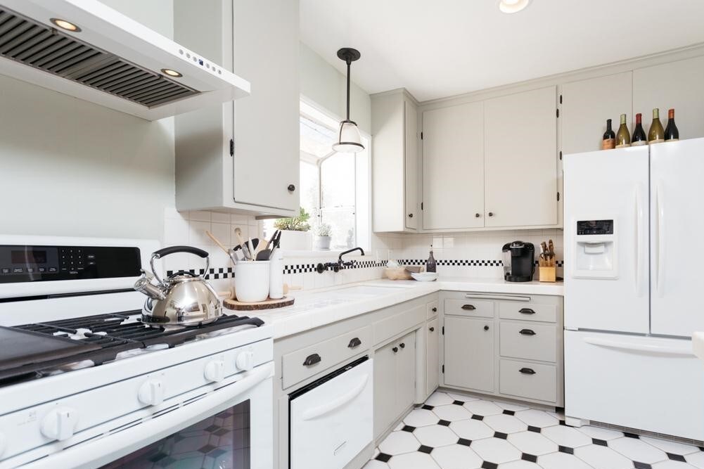Kitchen - 1234 Havenhurst Dr