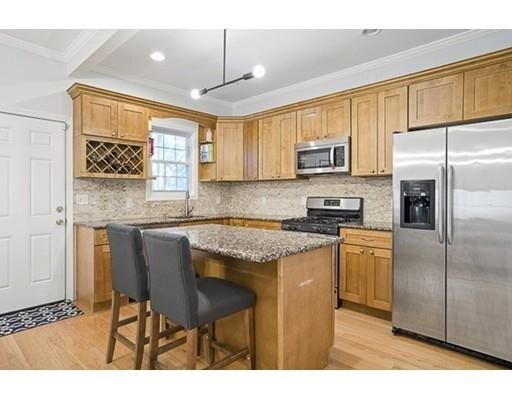 Building Photo - 744 E 3rd St
