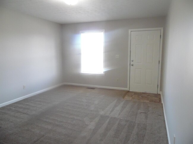 Building Photo - 204 Poplar Cir