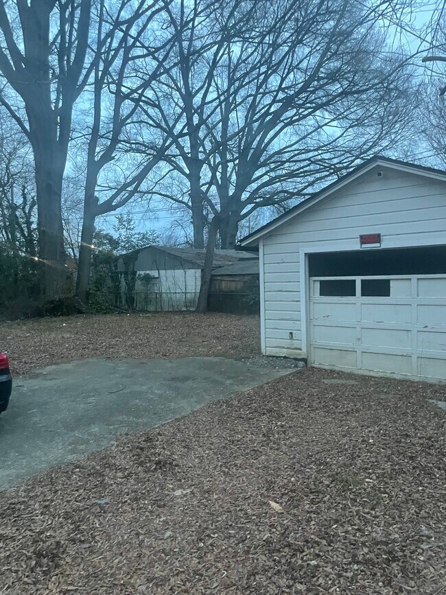 Building Photo - 4220 Blackwood Ave