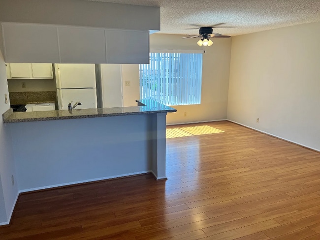 Building Photo - 636 E Verdugo Ave