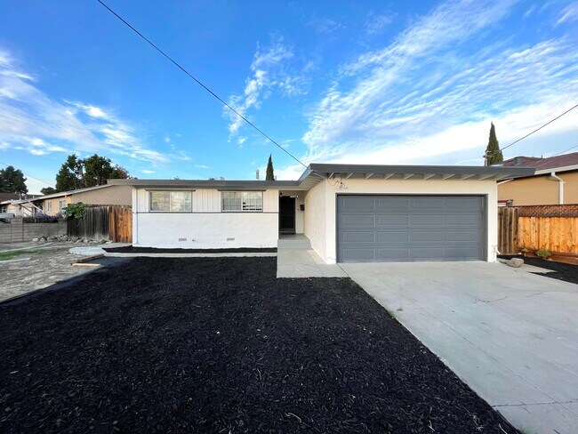 Building Photo - 43074 Charleston Way