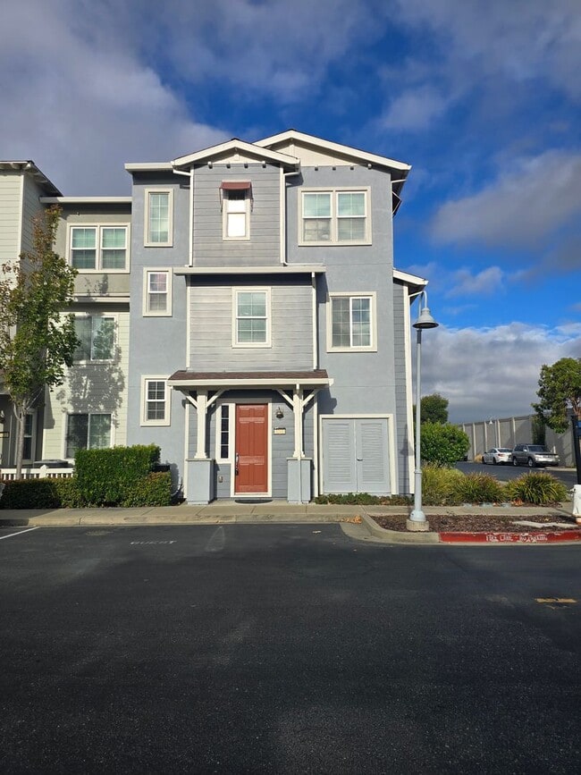 Building Photo - 3201 Jetty Dr